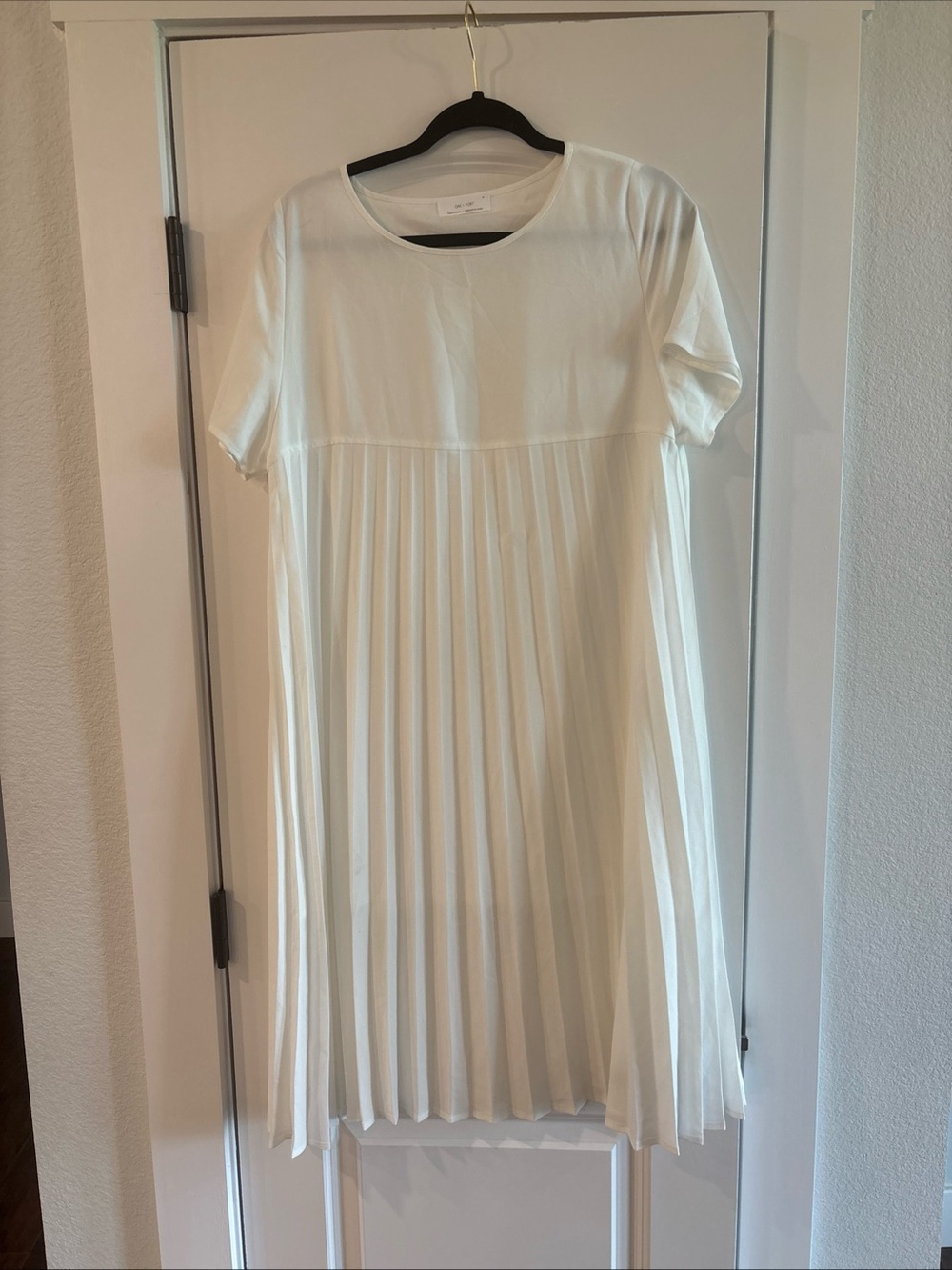 OAK + FORT Cream Pleated Midi Dress